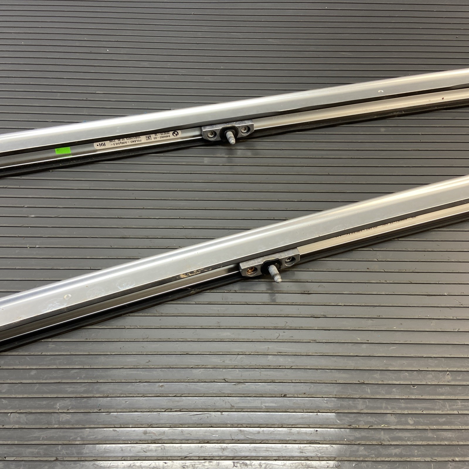アクセサリー X1 2023-2025 BMW X1 U11 Roof Rail Rack Left & Right Chrome OEM
