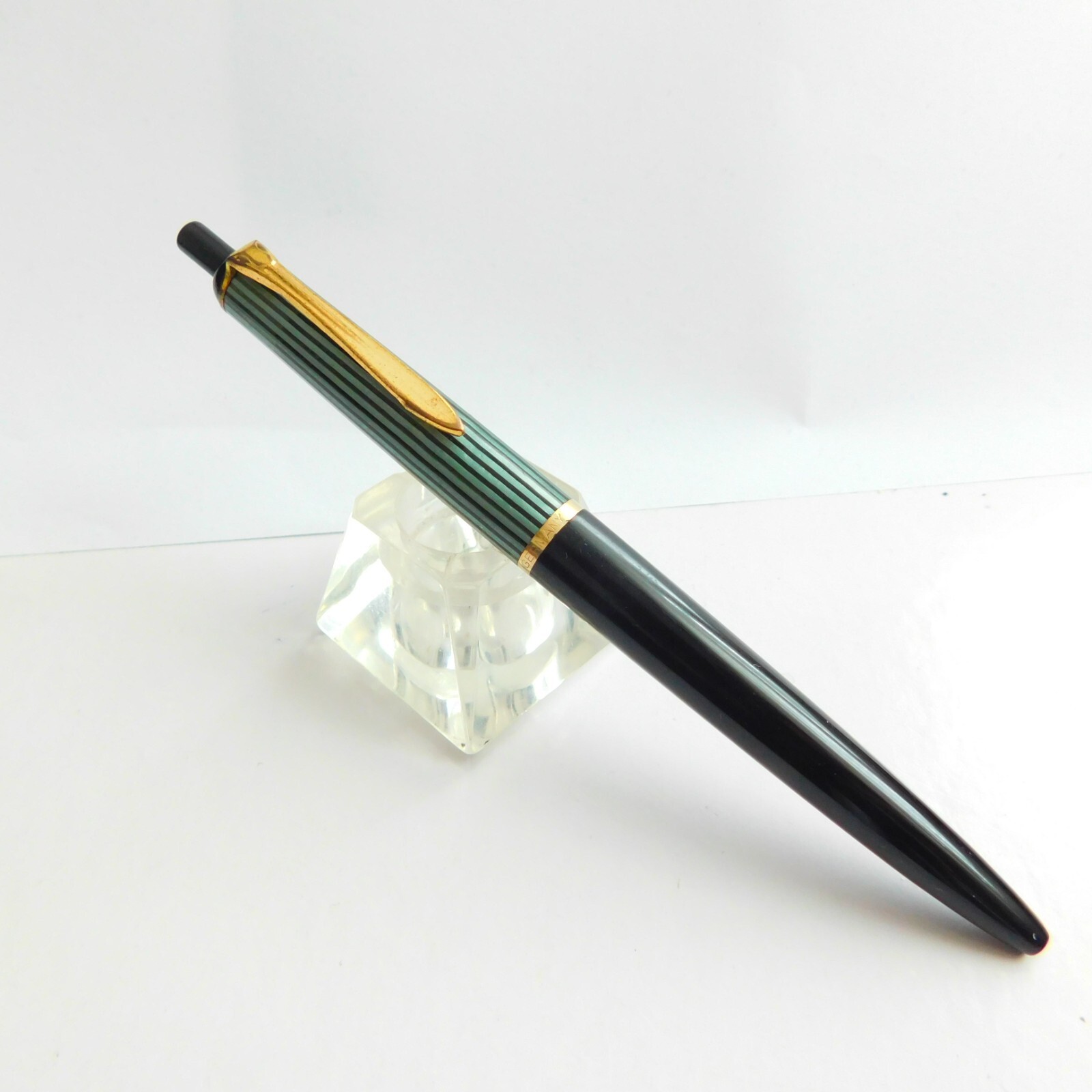 緑と黒のストライプ万年筆 PELIKAN GERMANY Pelikan 400NN Green Stripe ペリカン 400NN グリーンストライプ