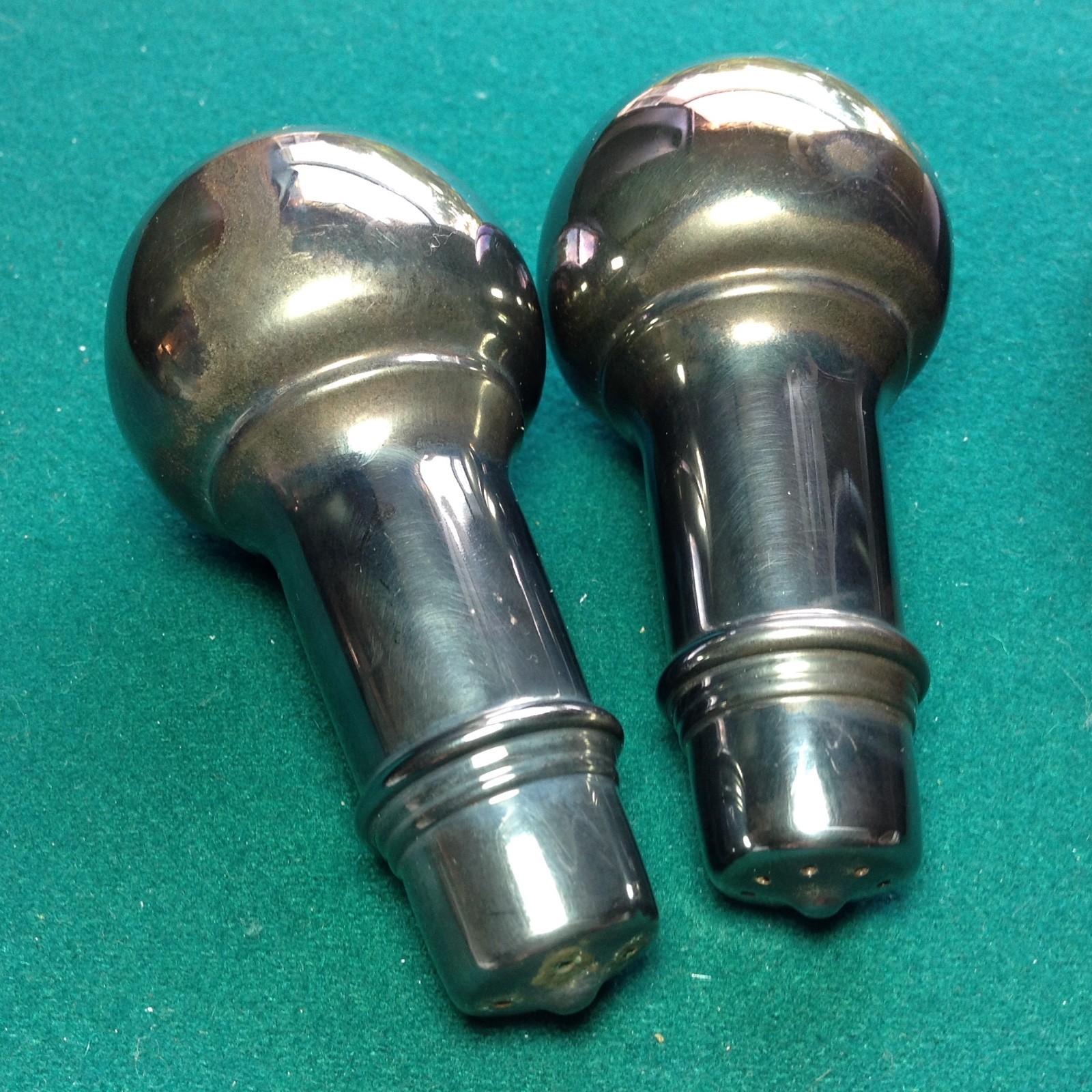 Pair Salt & pepper shakers VINTAGE SILVER PLATE ONEIDA Wm A Rogers