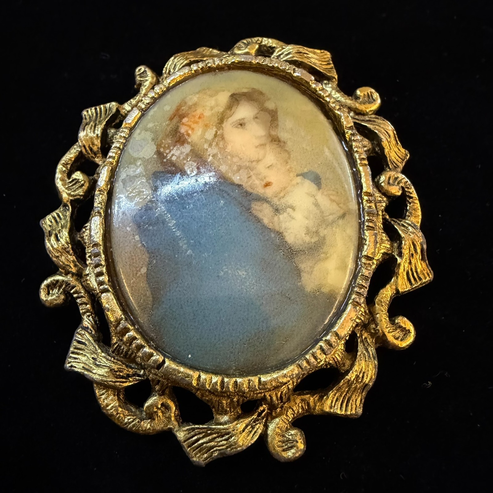 Vintage Large Porcelain Cameo Pendant Madonna & Child La Maddonina