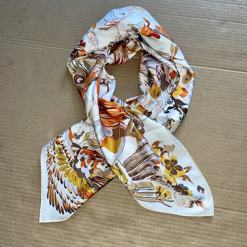 HERMES スカーフ Emile et Une Nuit scarf 90 004162S 02_worn_3