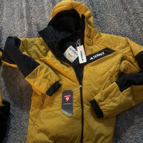 新品2XL ADIDAS TERREXプリマロフト 中綿フード付き ジャケット adidas TERREXからアーバンアウトドアな冬の刺客。エコで機能派