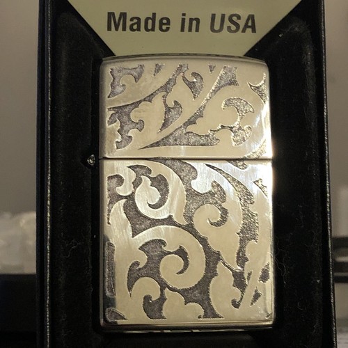 ZIPPO Marlboro 女性ライター Made in USA Zippo Marlboro Exclusive ORANGE PAISLEY on 205 Satin Chrome