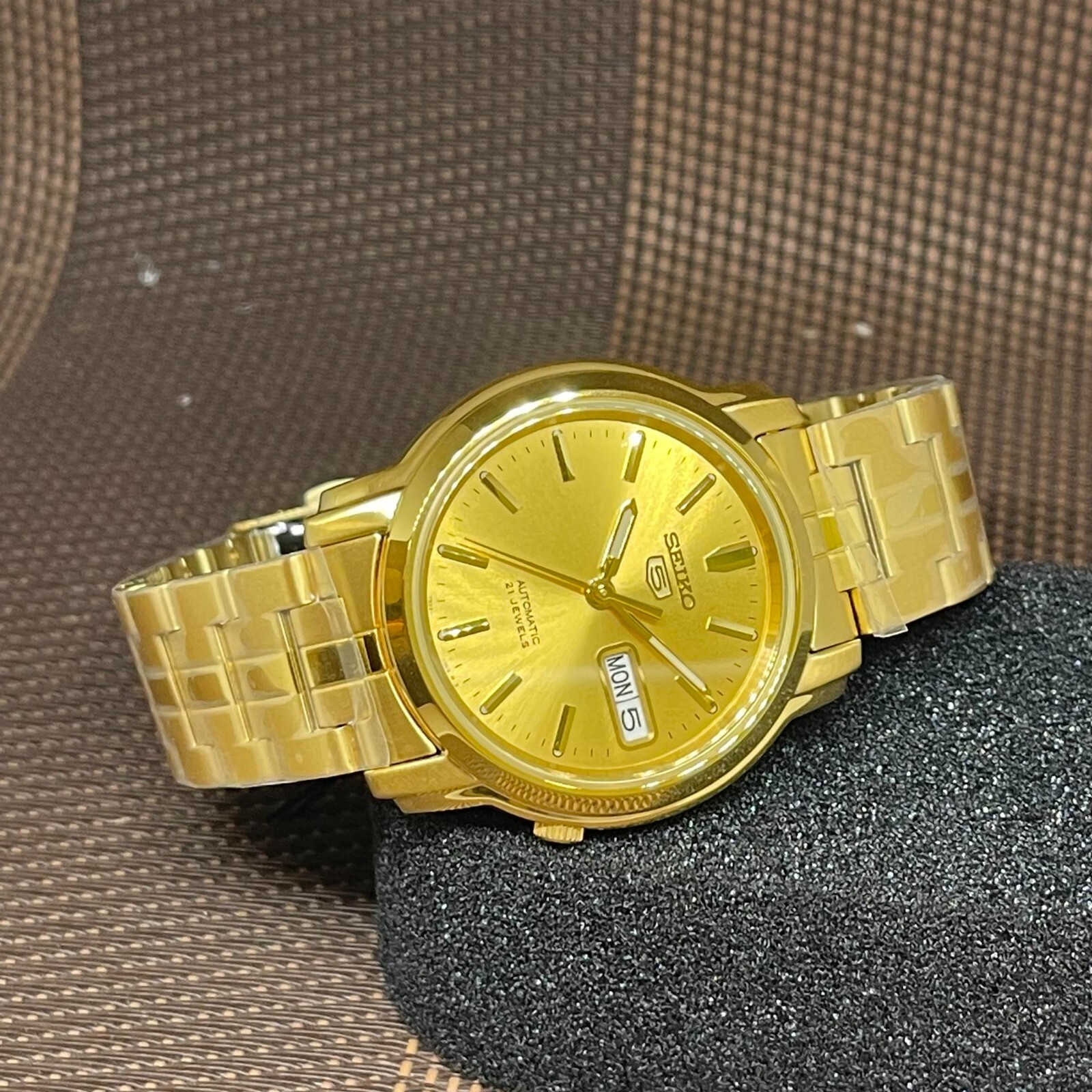 Pre-owned Seiko 5 Snkk76k1 Automatic Gold Tone Stainless Steel Men's Casual Day Date Watch