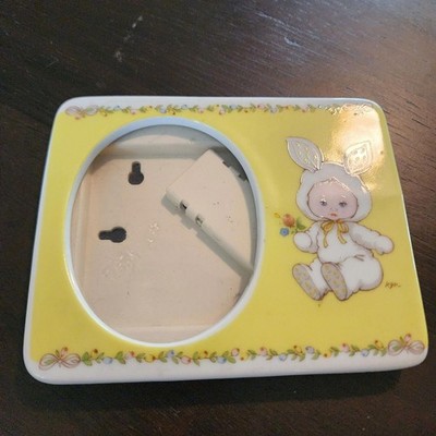 Vintage Precious Moments Enesco small procelain picture frame no chips/scratches