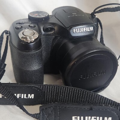 Fujifilm Fine Pix S1600 12.2 mp 15x Zoom Digital Camera Requires 4 AA Batteries