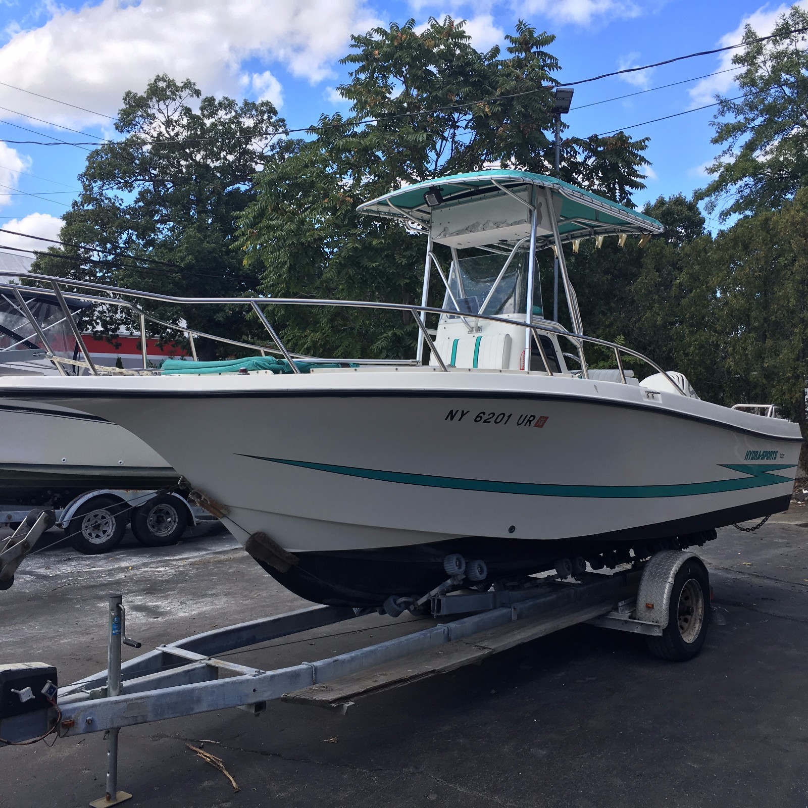 1998 Hydra-Sports 2250 CC w/225hp Evinrude