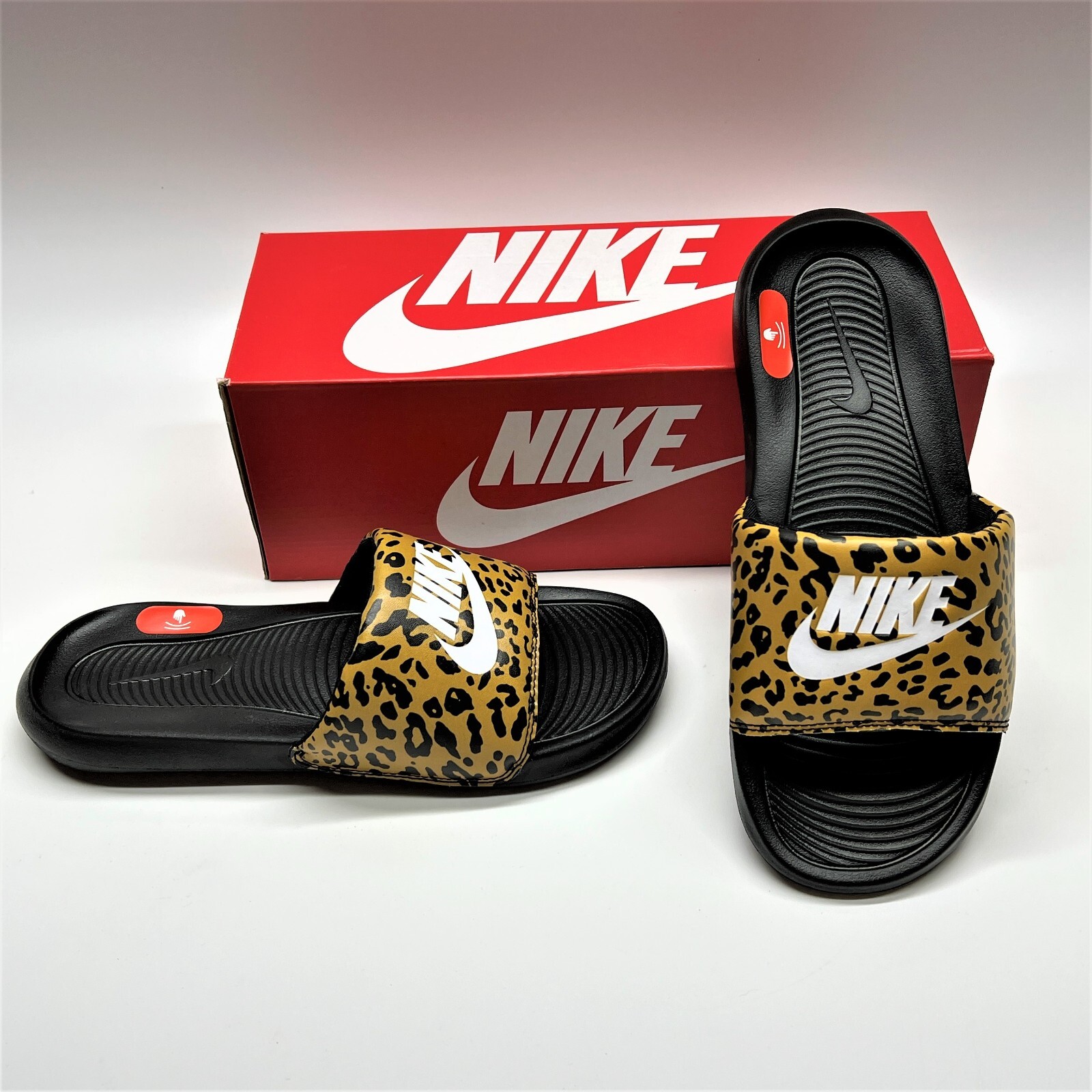 【NIKE】W VICTORI ONE SLIDE PRINT (LEOPARD) NEW NIKE Victori One Sport Women's Slide Leopard Print