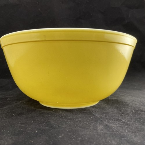 VTG PYREX YELLOW Round 2.5 Quart 403 Mixing Nesting Bowl