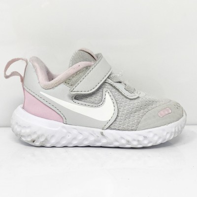 

Nike Boys Revolution 5 BQ5672-021 Серые кроссовки для бега, размер 4C, Серый, Revolution 5