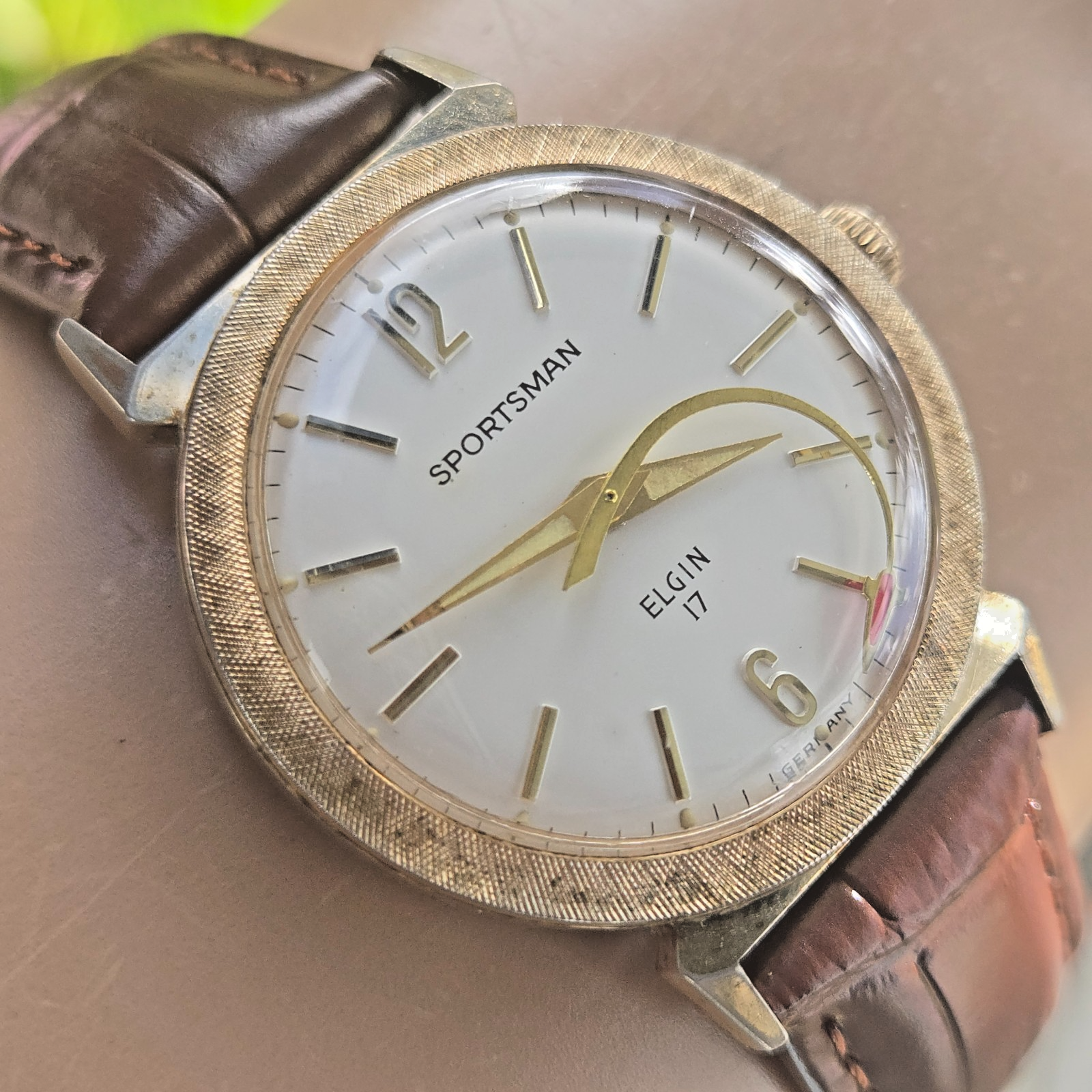 Vintage ELGIN SPORTSMAN men's manual wind watch rocket second hand