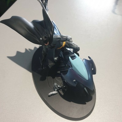 EN CAJA SIN REVISTA DC SUPERHERO FIGURA PLOMO SPECIAL BATMAN BATCYCLE -REPARACIÓ
