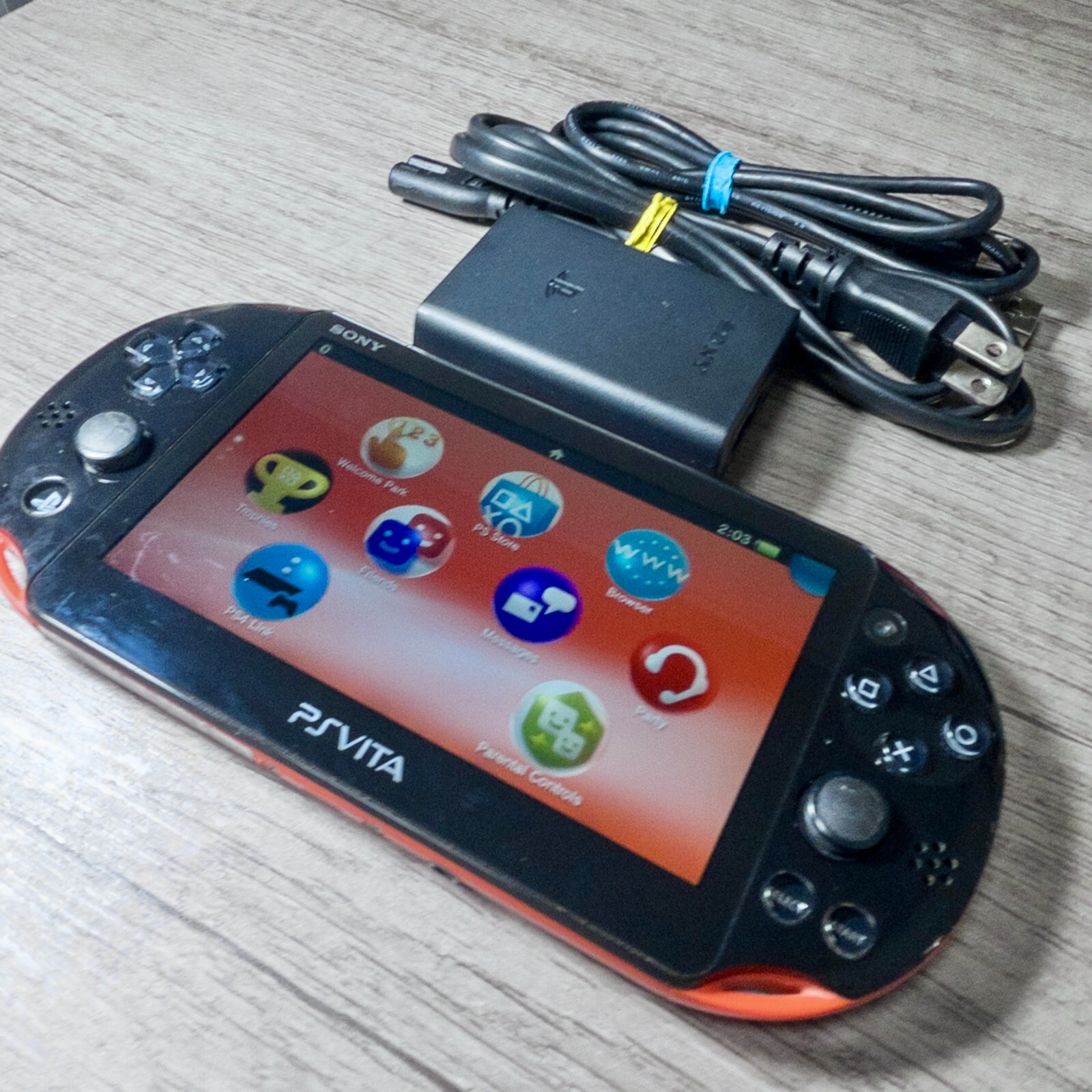 Playstation Consoles Sony PlayStation PS Vita PCH-2000 ZA11