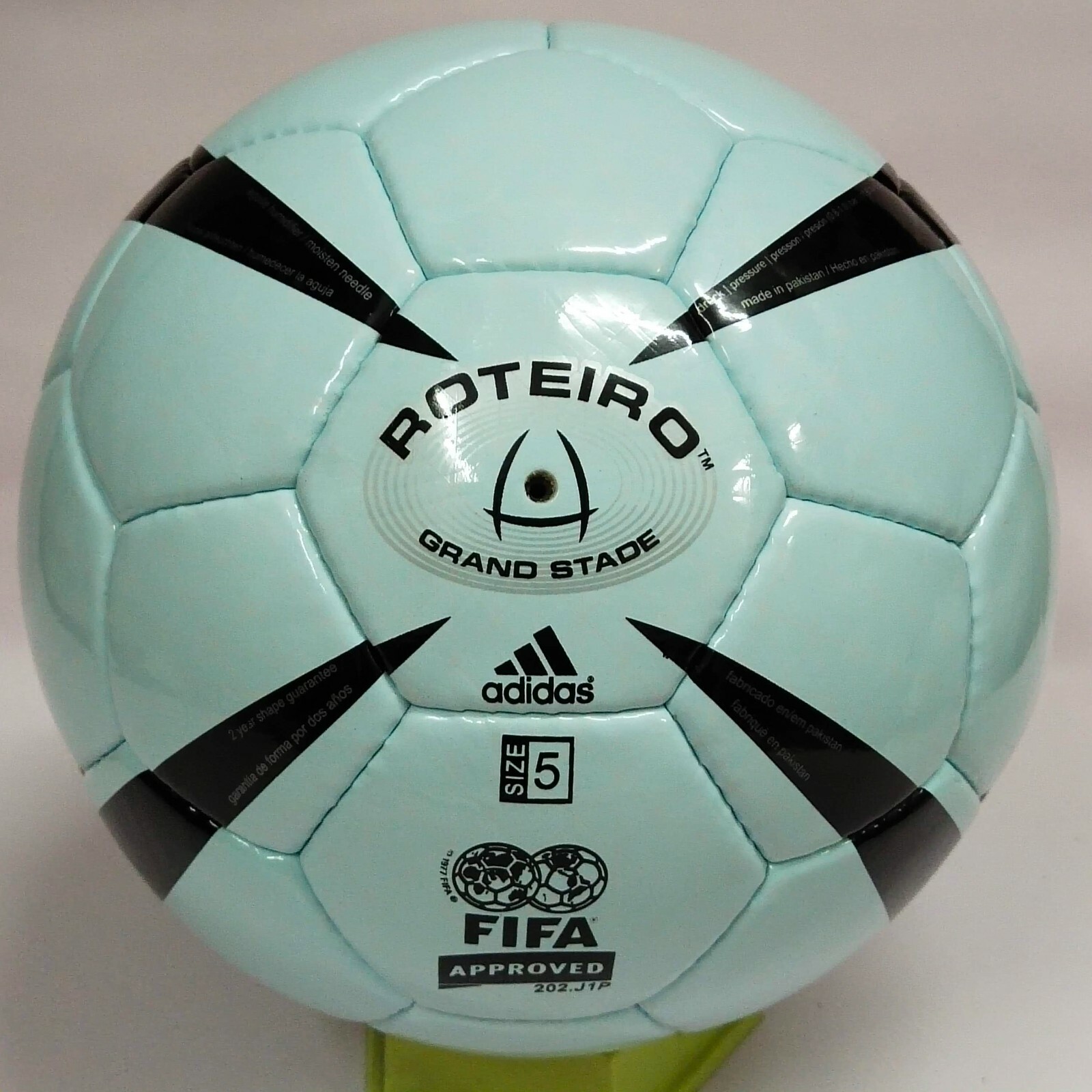 adidas tem forma grande