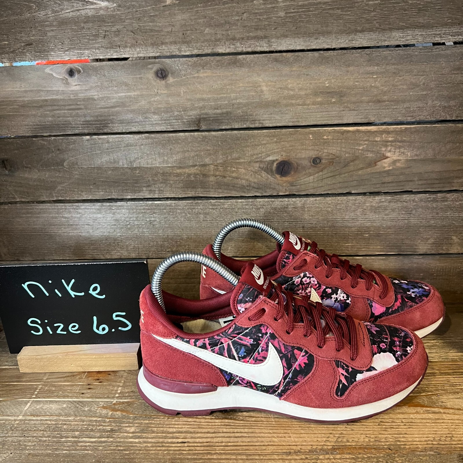 red nike internationalist womens