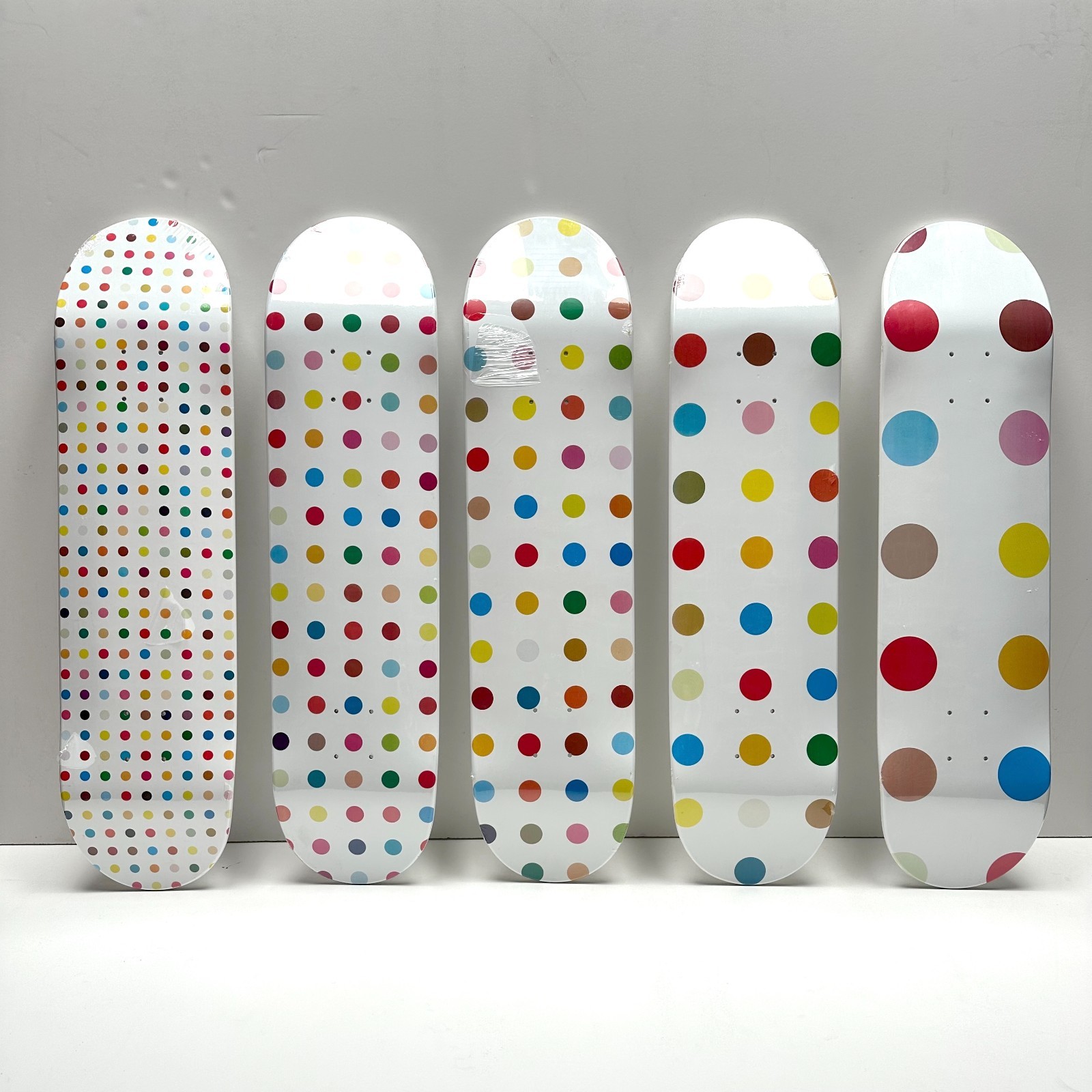 【新品未開封】supreme damien hirst スケートデッキ Set of Three | Supreme Damien Hirst 'Spin' Skate Decks