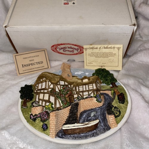 David Winter Cottages On The Riverbank Collectors Guild Plaque W/Box and COA