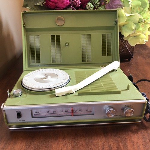 1960's Simpson Sears AC/DC Solid State Radio /Phonograph
