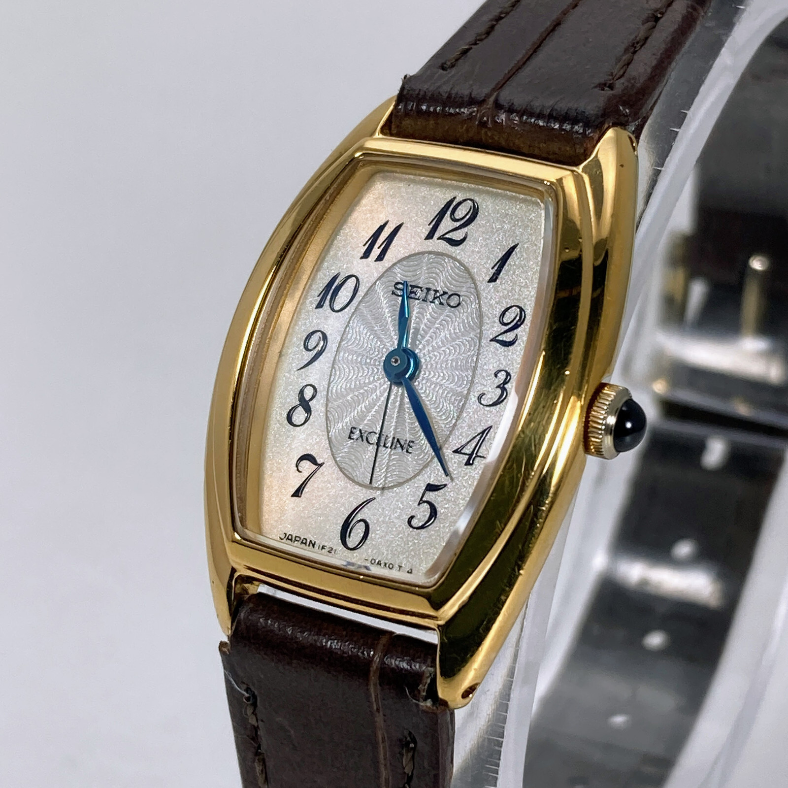 SEIKO EXCELINEレディース　腕時計 トノー型 1F21-0AJ0 SEIKO EXCELINE Tonneau Gold tone Leather band 1F21-0AJ0