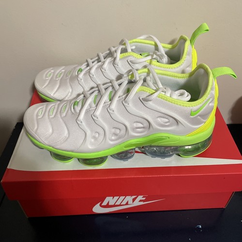 white and green vapormax plus