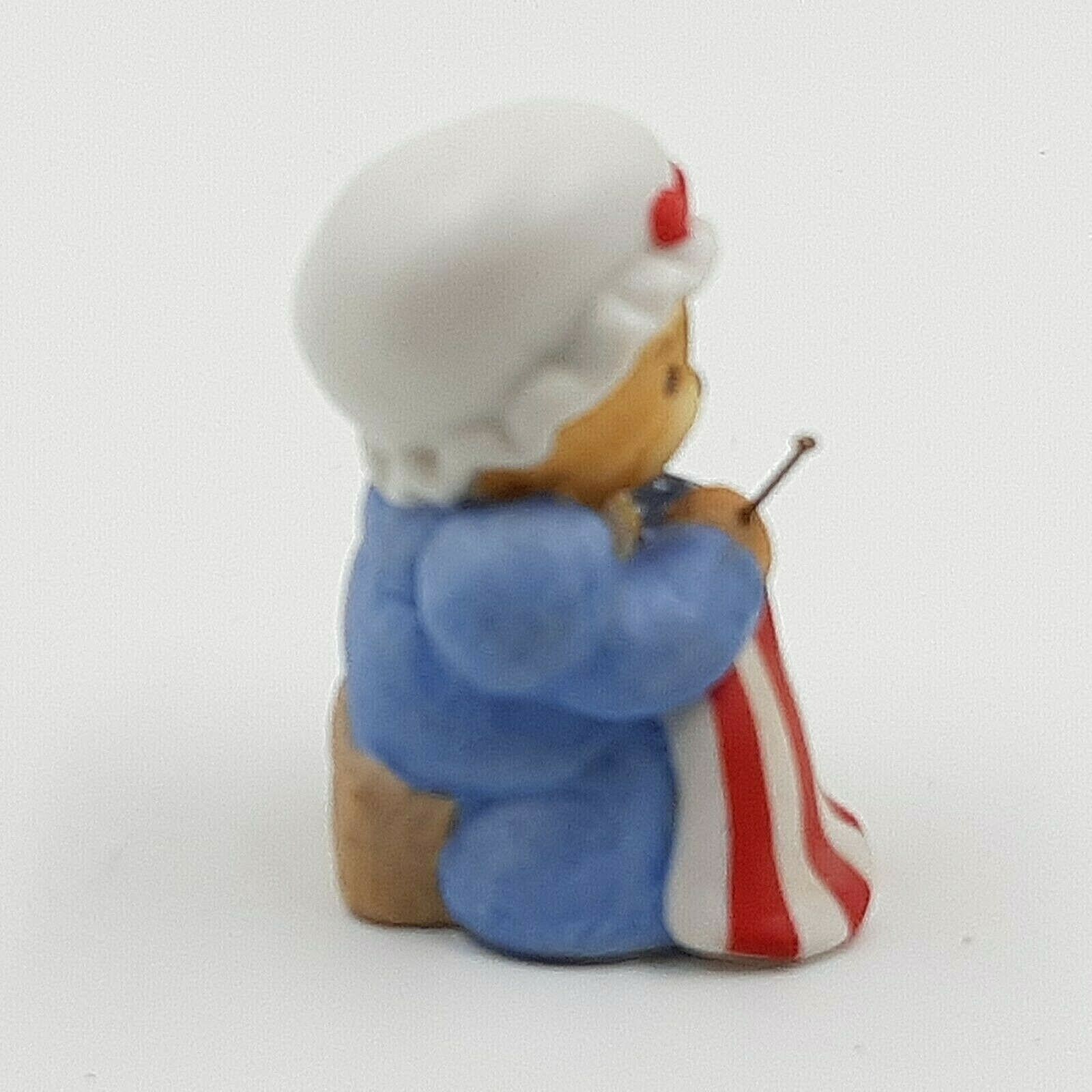 Vintage Betsy Ross Bear Figurine Sewing American Flag 1986 Lucy Rigg Enesco