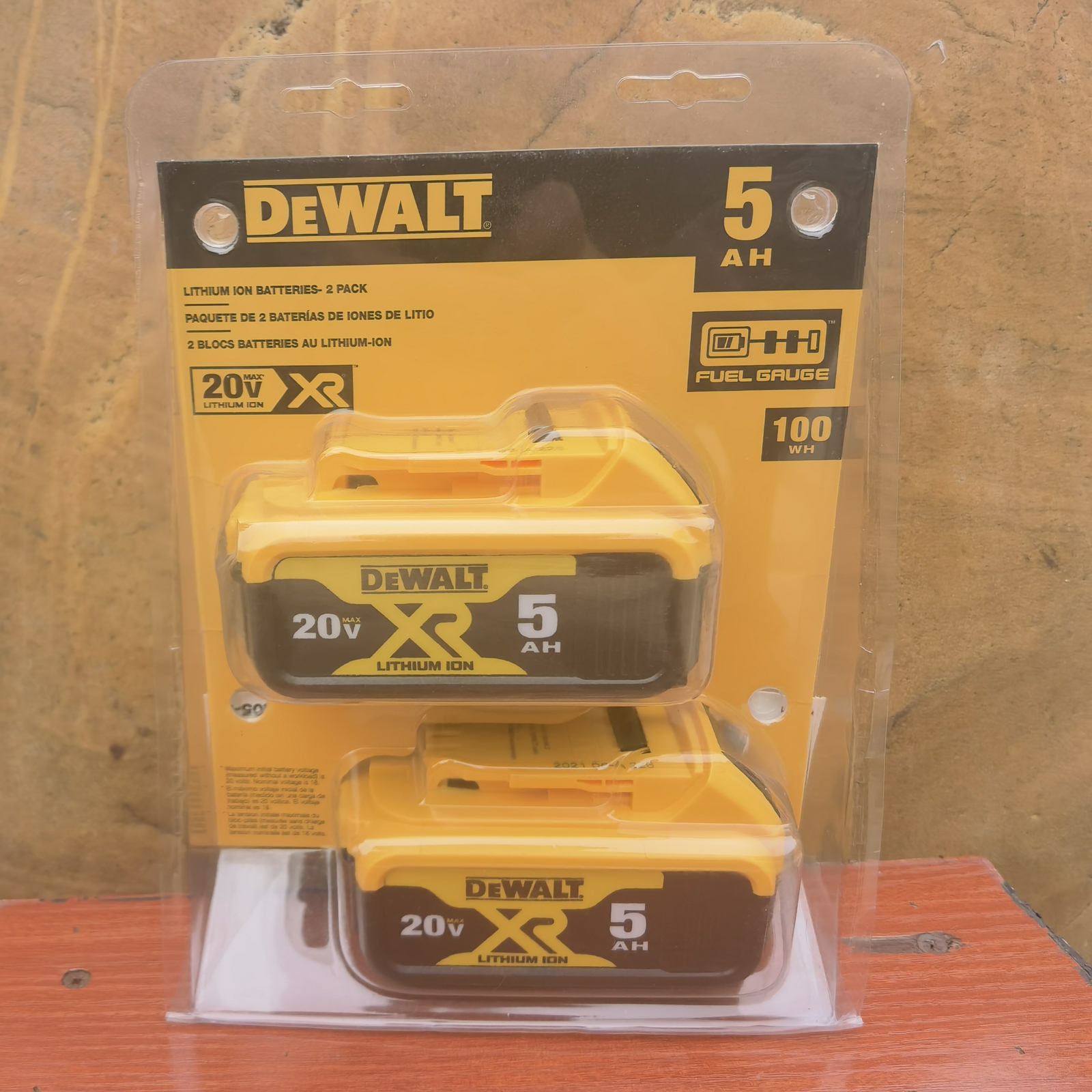 NEW SEALED--2Pack Dewalt DCB205 20V MAX XR 5.0 Ah Compact Power Tool Battery