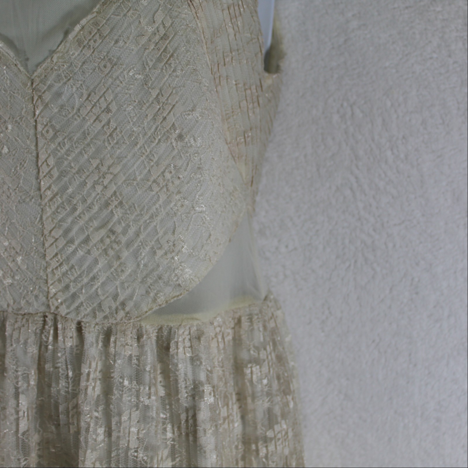 Pin and Needle womens fit and flare dress size S cream lace accordion pleat