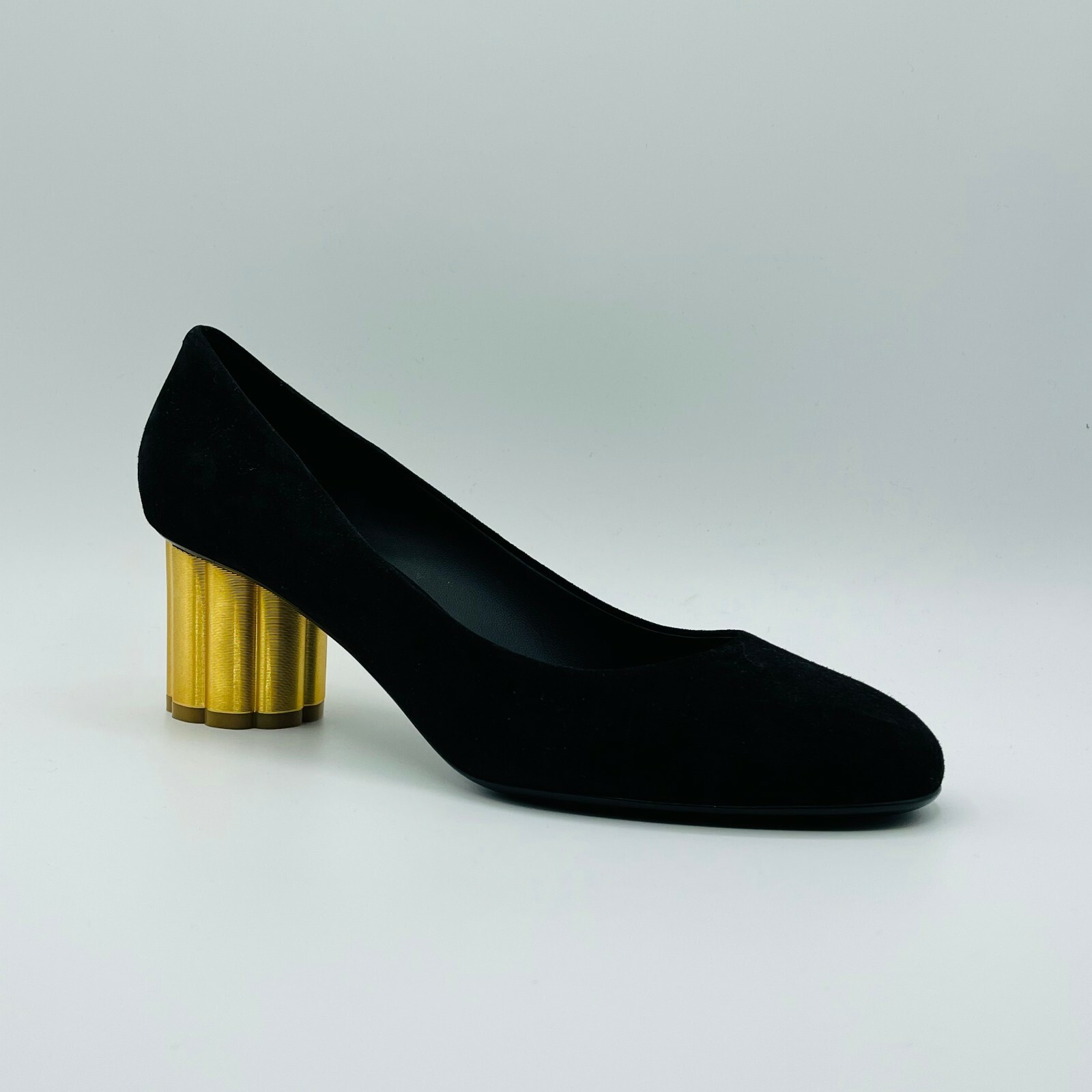 Pre-owned Ferragamo Salvatore  Lucca 55 Women's Black Suede Pump With Gold Heel 671016