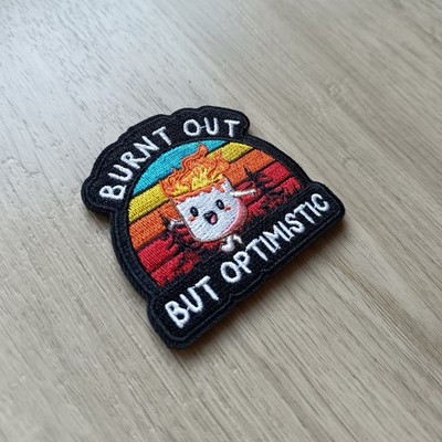 Burnt Out But Optimistic Patch Klett Aufnäher Moral lustig Outdoor | Rucksack