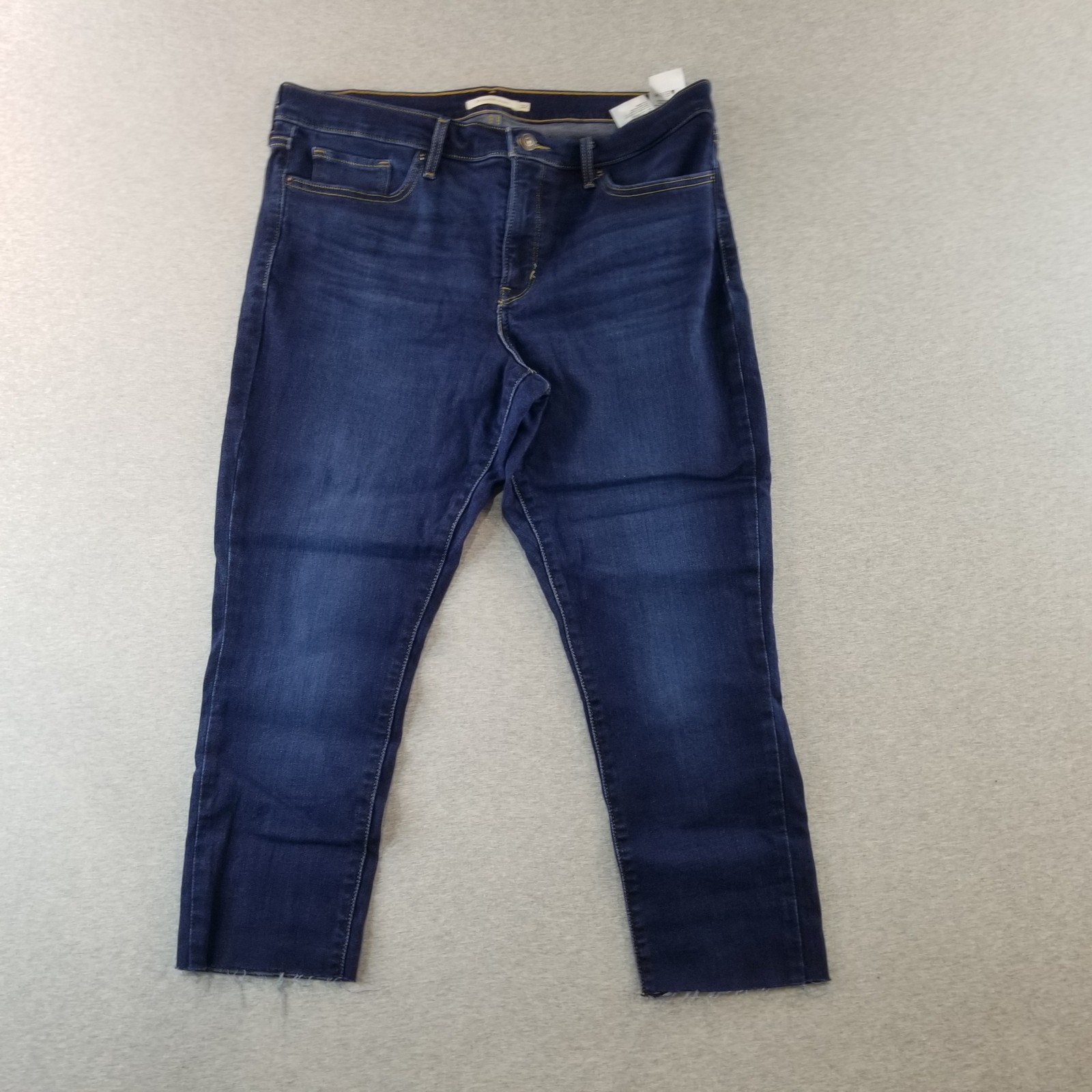 Levi 311 Jeans Womens Sz 32 Shaping Skinny DarkWash Normcore Cute Trendy Stretch