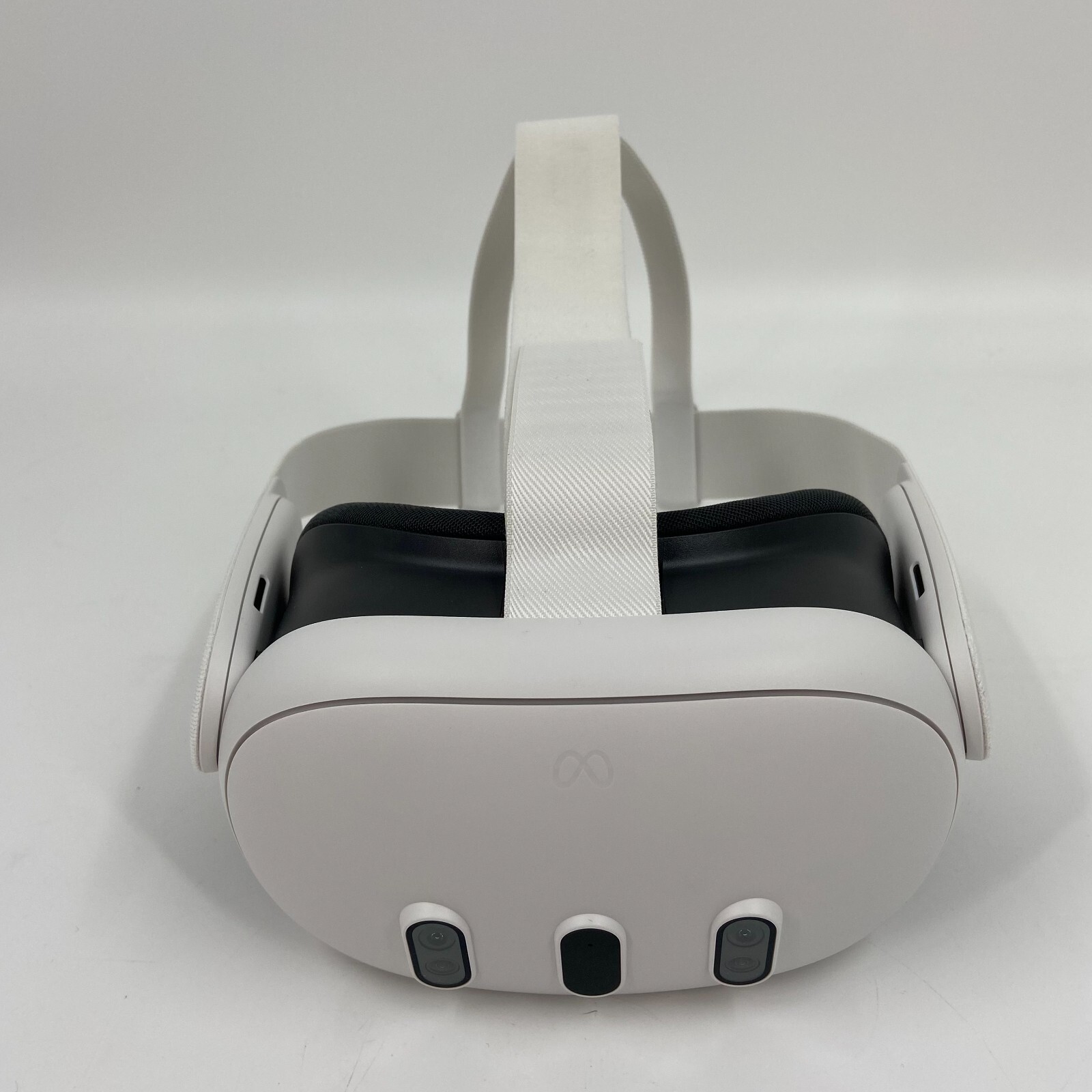Meta Oculus Quest 3 VR Headset 128GB + Controllers / Charger