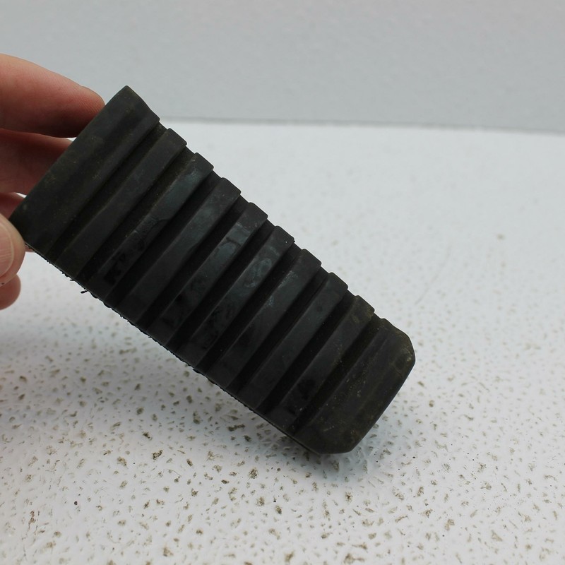 1992 KAWASAKI VN750 NINJA ZX900 REAR FOOT PEG RUBBER 34028-1060