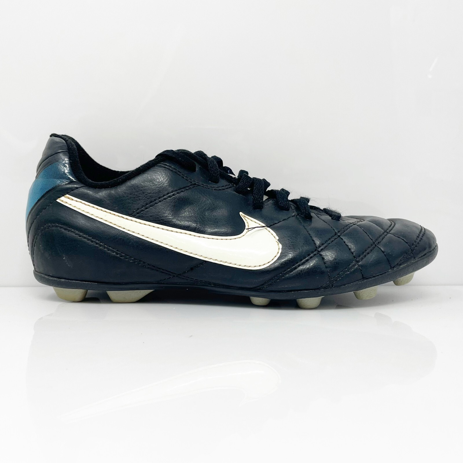 Черные футбольные бутсы Nike Boys Tiempo Rio FG 509035-004, размер 5,5 лет