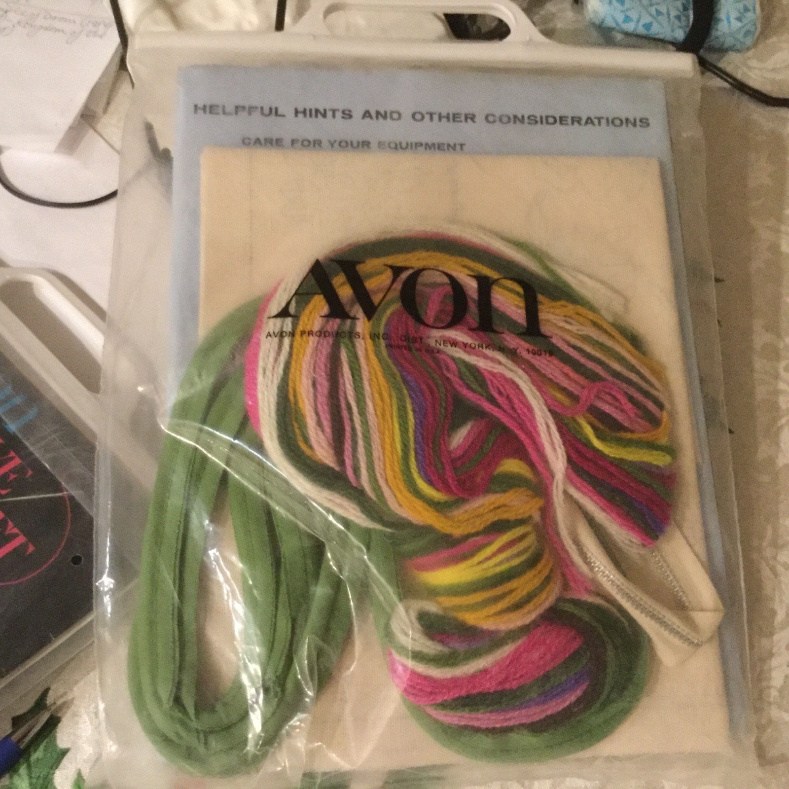 Avon Creative Needlecraft Crewel Embroidery Kit 13 Original Colonies Pillow 14