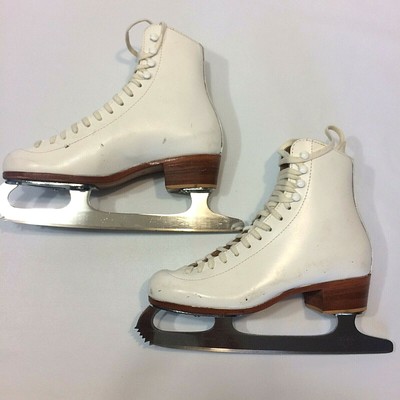 girls figure skates size 4