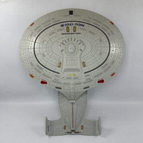 ダイキャストメタル製 U.S.S. ENTERPRISE USS Enterprise NCC-1701D Star Trek Metal Earth - Innovatoys