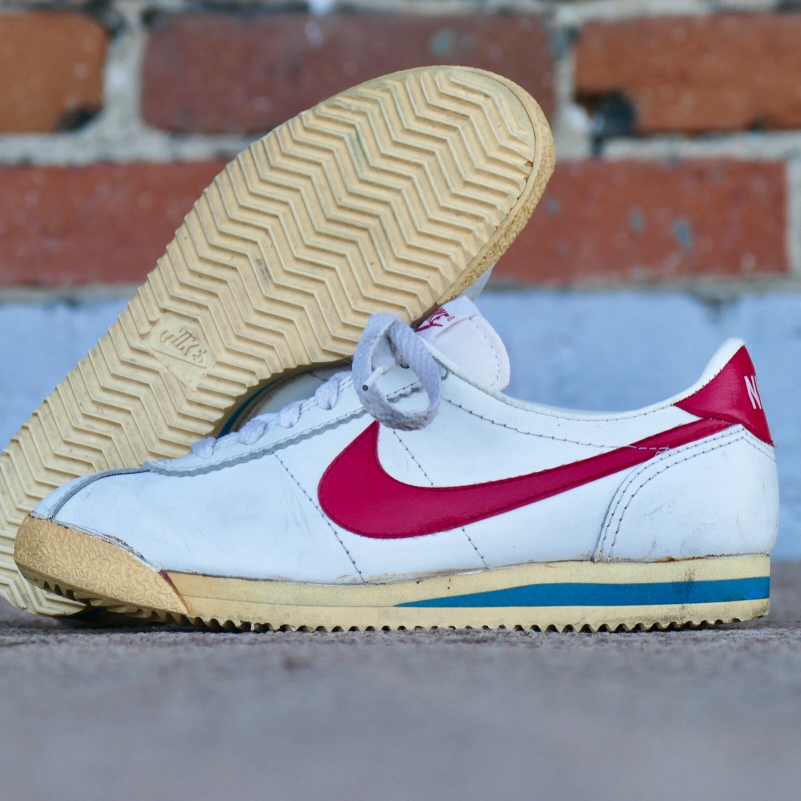 靴 80's VINTAGE NIKE CORTETZ Vintage 80s Nike Cortez Classics Sneakers Red Soles 70s