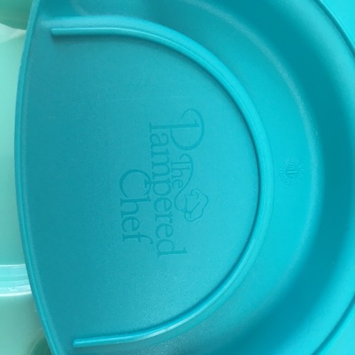 Pampered Chef Set of 6 Plastic Patio Plates Light Dark Blue Green Cup Holders