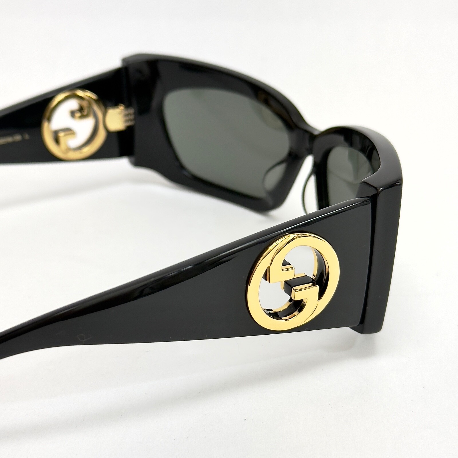 Pre-owned Gucci 1412 Black Gold Logo Gg1412s Geometric Mask Wrap Unisex Sunglasses 001 In Gray