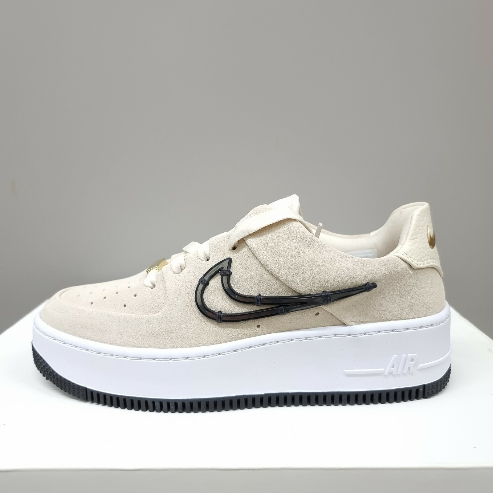 NIKE AIR FORCE 1 SAGE LOW LX 