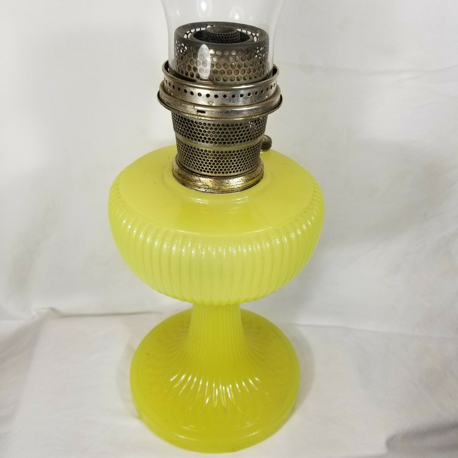 RARE 1938 B88 Yellow Moonstone Vertique Aladdin Oil Lamp