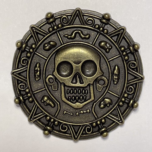 ディズニーパイレーツオブカリビアンスカルスボーンコイントークン Disney Pin Pirate Gold Coin Skull Medallion Pirates The