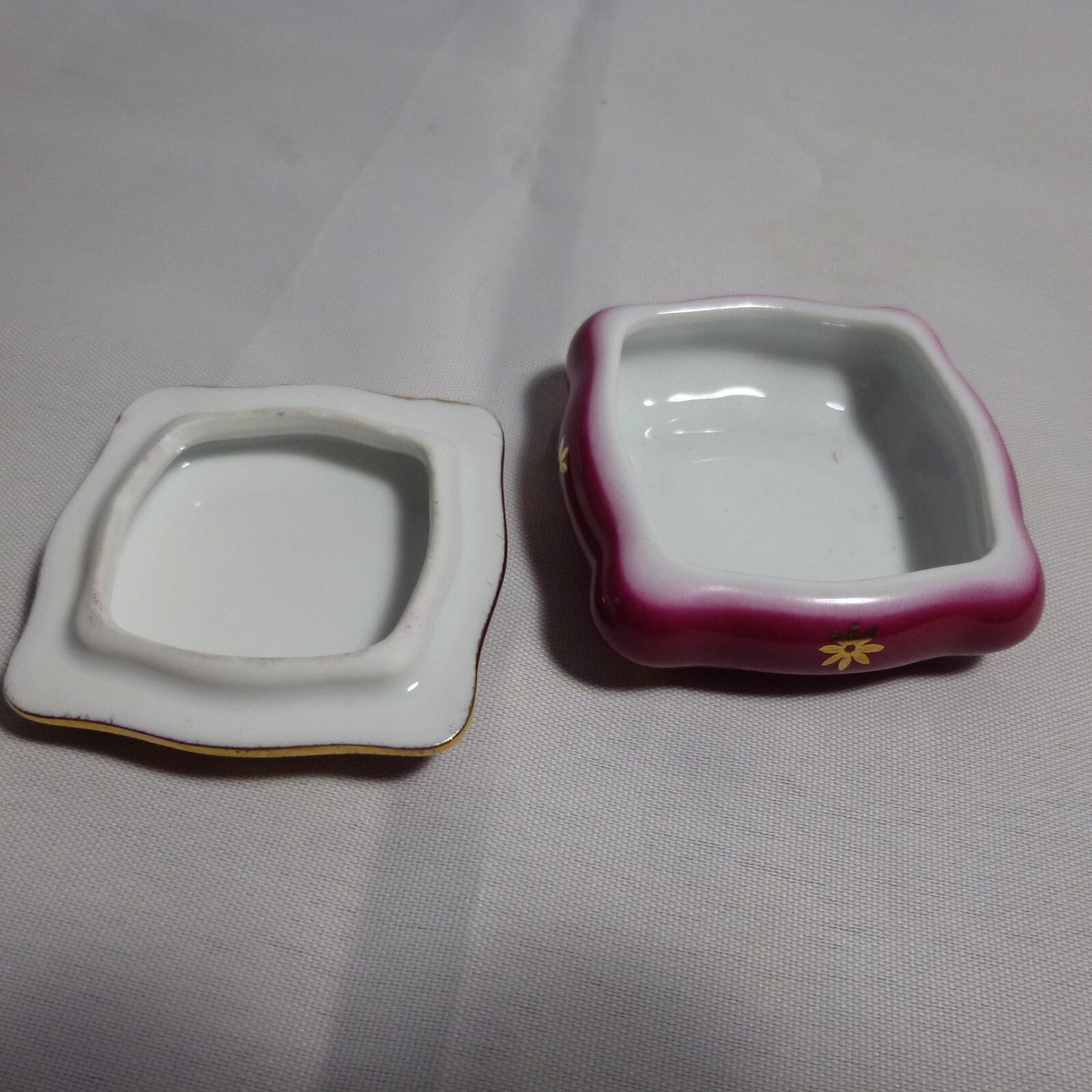 Vintage Limoges France La Reine Porcelain Trinket Box w Victorian Scene - EUC