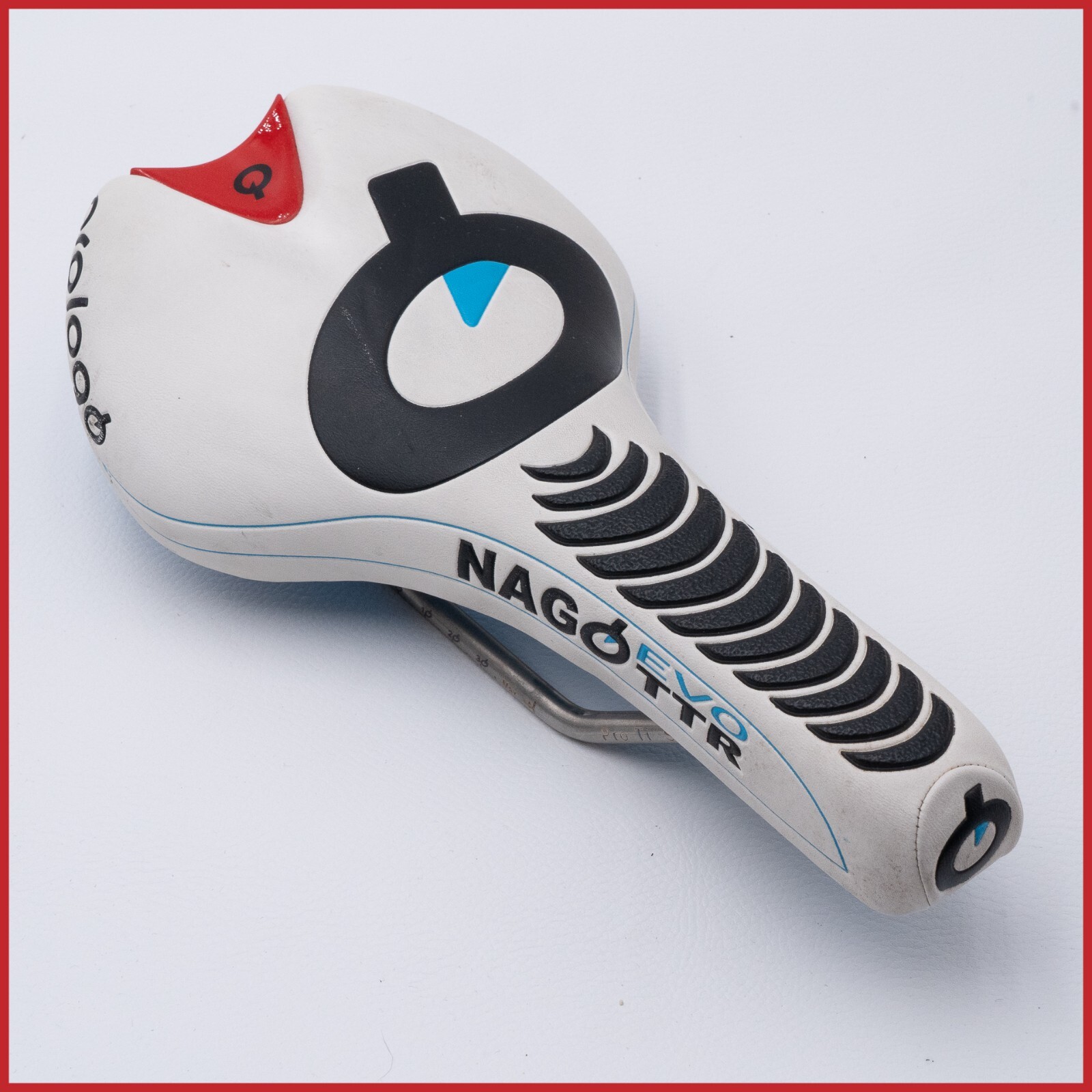NAGO EVO TTR TI SOLID  BLACK／WHITE サドル NOS PROLOGO NAGO EVO TTR TITANIUM VINTAGE SADDLE SEAT RACING