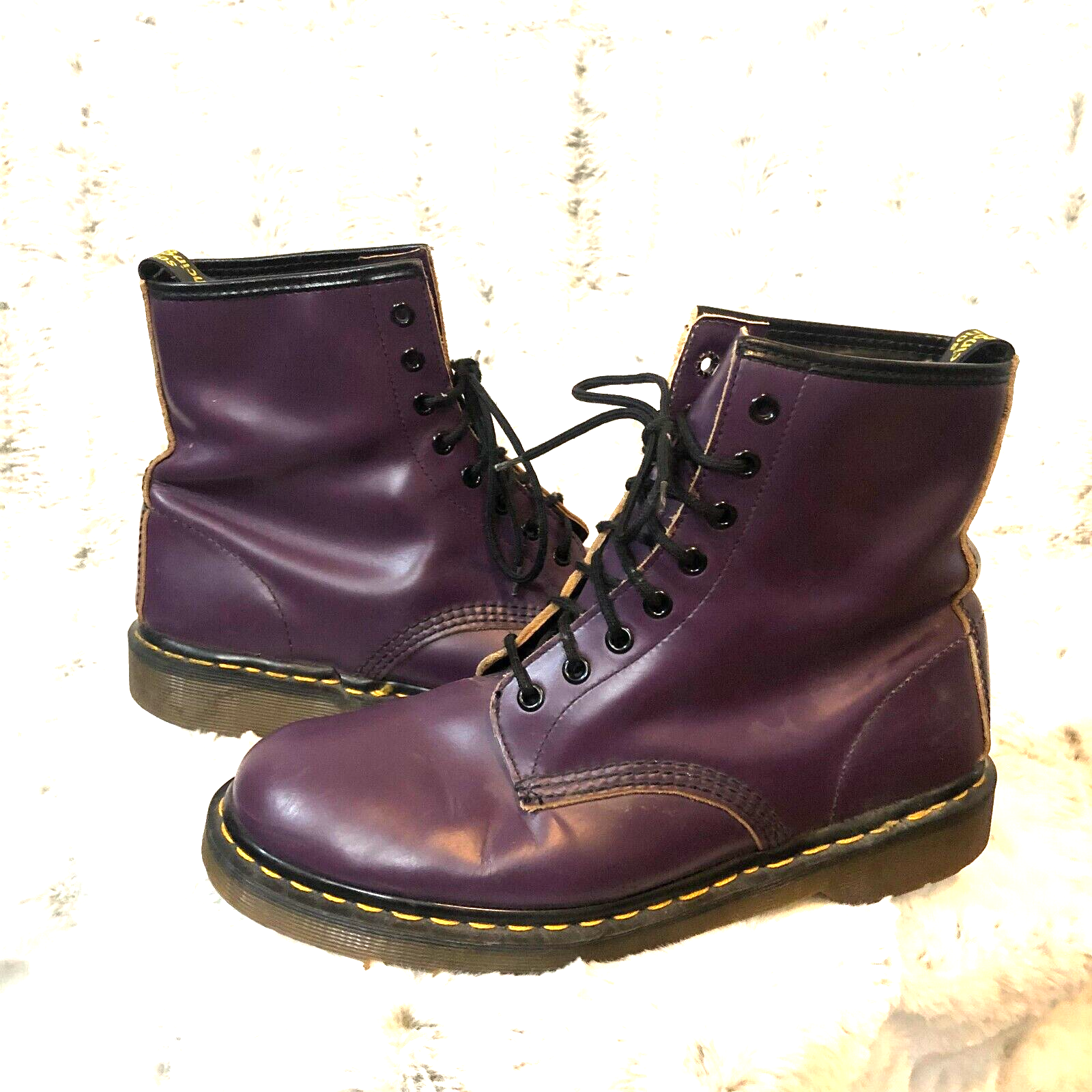 8 Eyelets