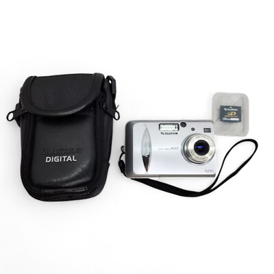 Fujifilm Finepix A303 - 3.2mp Digital Camera w/ 128 MB XD Card TESTED & WORKS