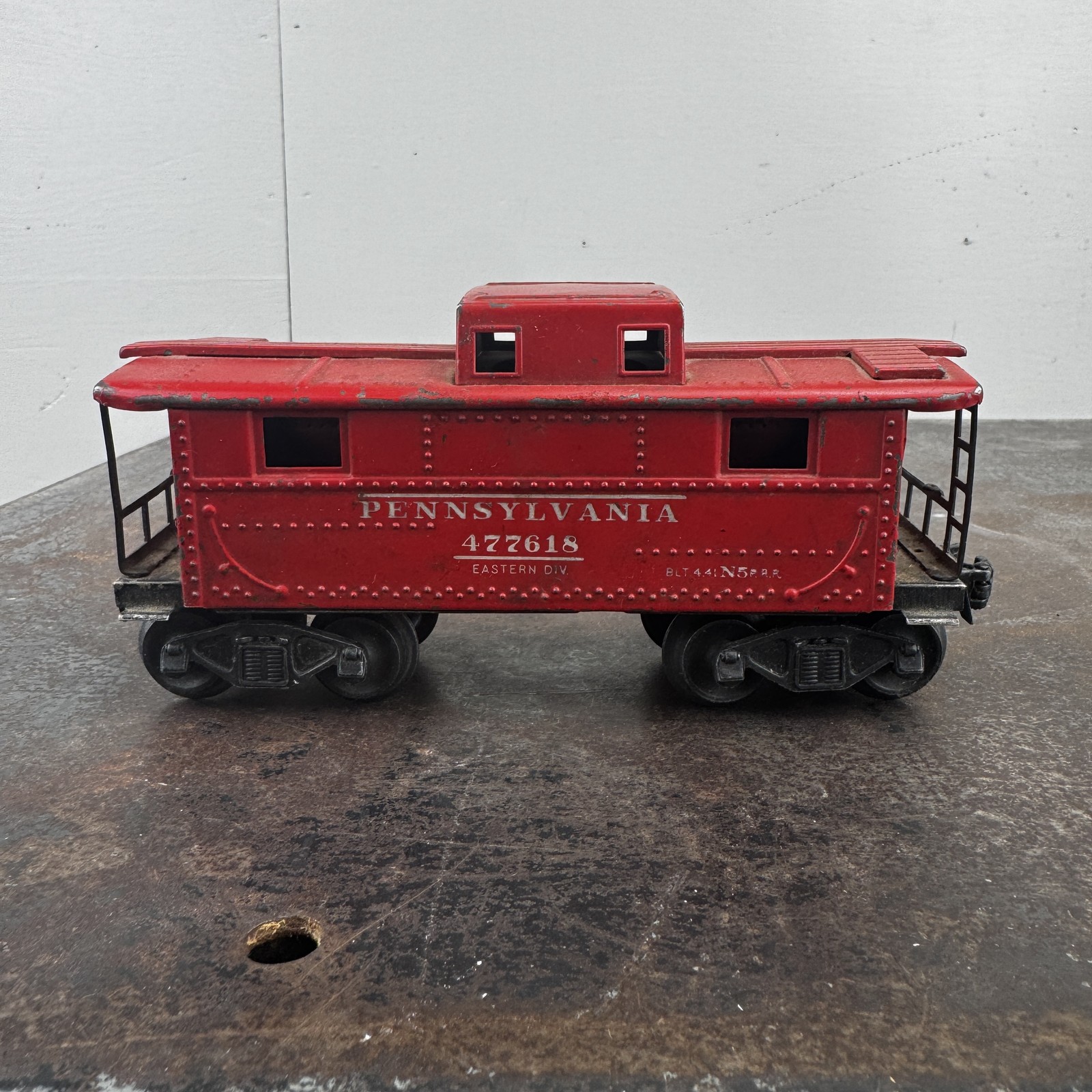 Vtg LIONEL 2472 Postwar PENNSYLVANIA Caboose - 472618 - 0/027 Gauge