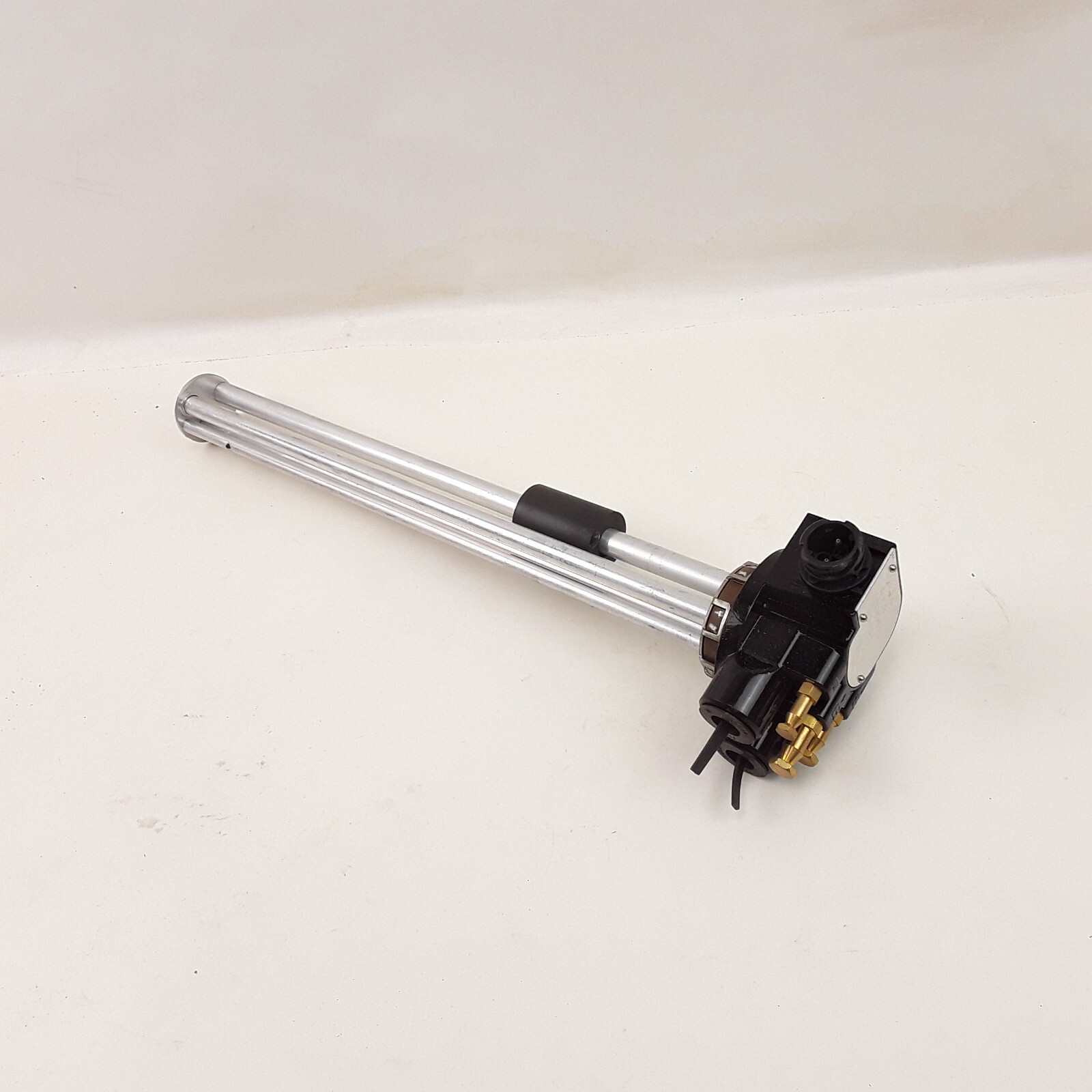 エムン　0324 OEM Volvo 17478948 Fuel Sender Level Sensor Fits Heavy Duty