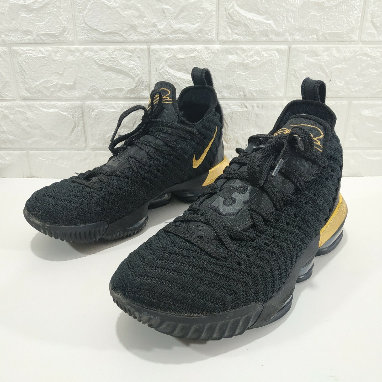 lebron 16 im king on feet