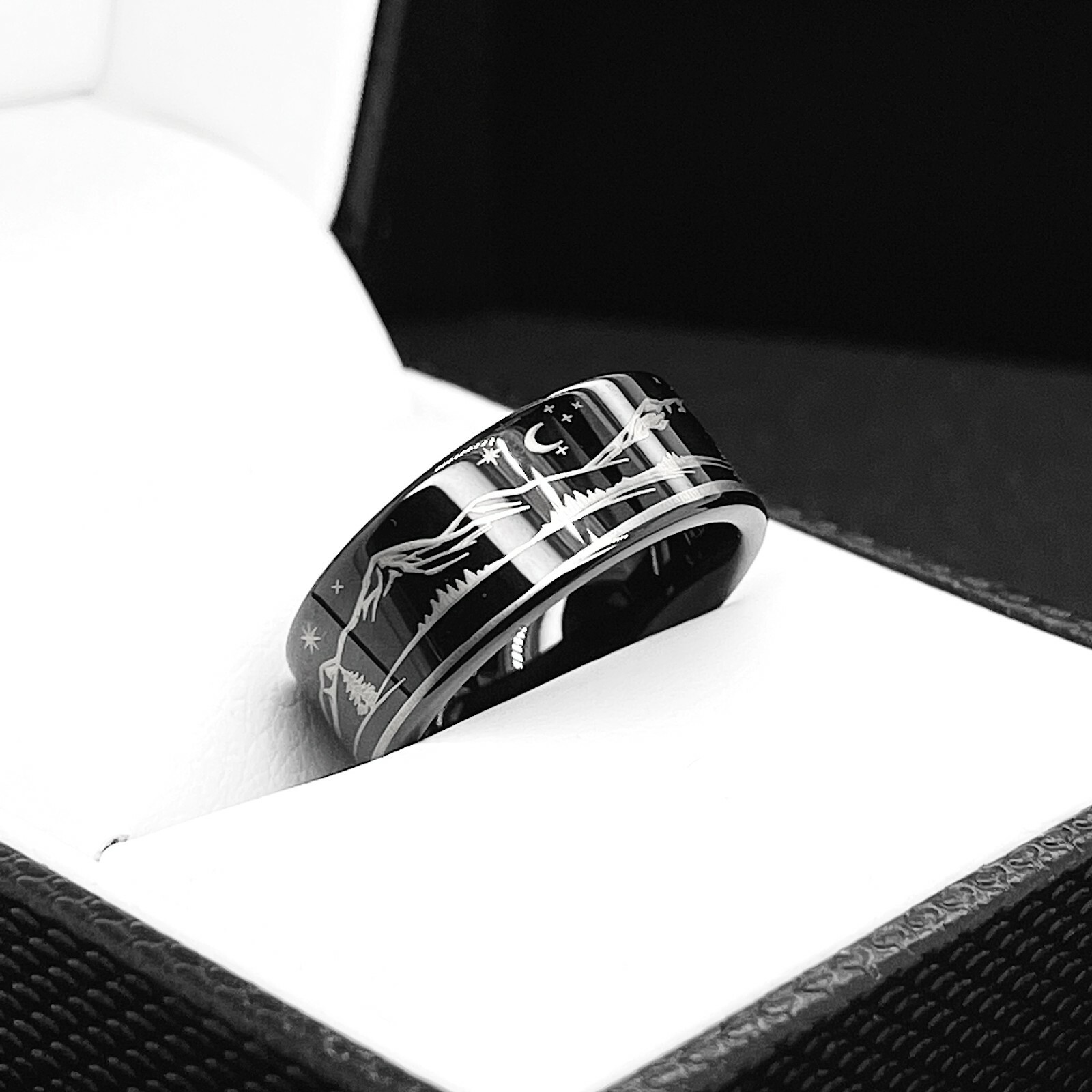 Pre-owned Rings Paradise Alien Ship Arrival Scene Engraved Black Tungsten Carbide Ring, Men's Ring, Ufo